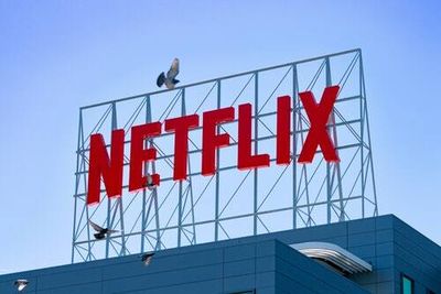 Netflix mildly threatens password sharing crackdown after losing 200K users