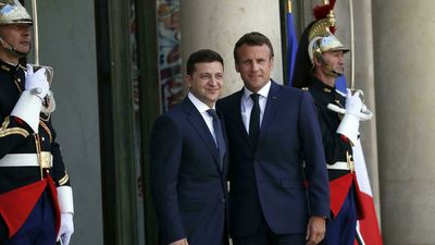 Ukraine’s Zelensky, Kremlin critic Navalny call on France to vote for Macron in presidential race