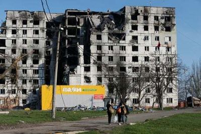 Thousands of civilians left trapped in Mariupol after evacuation stalls