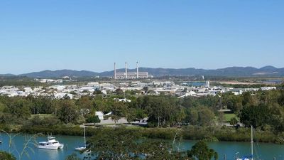 How will the major parties' policies on energy transition impact Gladstone's green hydrogen industry?