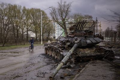 Russia-Ukraine latest updates: Zelenskyy calls for more weapons