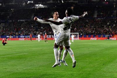 Real Madrid inch toward La Liga title despite two missed Karim Benzema penalties