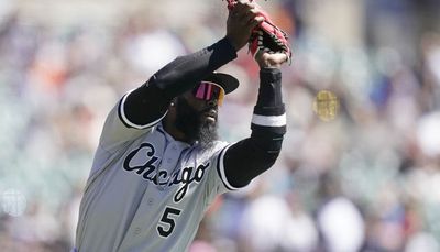 White Sox’ Josh Harrison exits game with sore shoulder