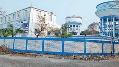 Kolkata: Pipe leak hits Salt Lake Sector II water supply, normal flow expected on Friday