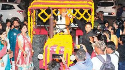 Rajasthan: Bride reaches venue on tractor, beats drums in Kota