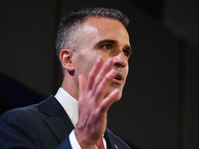 SA to look at virus close contact rules