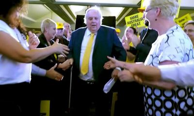 Elevator rock and a sloshing sea of yellow: Clive Palmer’s Trumpian election campaign ad