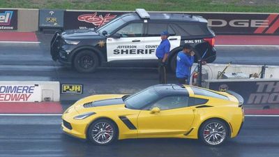 C7 Corvette Z06 Humiliates Ford Explorer Police Car At Drag Strip
