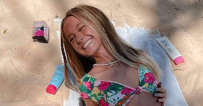 Influencer shows how she creates shots for Instagram - including fake beach
