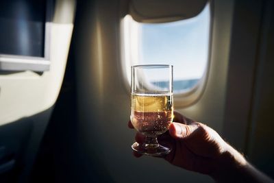 Passengers slam US airlines for encouraging mask-free passengers and ‘rewarding’ them with champagne