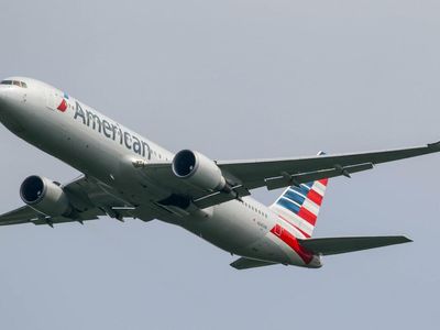 American Airlines Stock Flies High On Q1 Beat, Profit Outlook For Q2