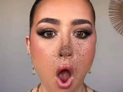 Beauty bloggers are using hair dye to create fake freckles