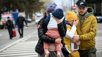 Biden announces new "streamlined" process for Ukrainian refugees entering U.S.