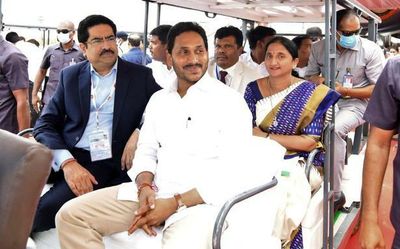 Be A.P.’s ambassador to attract investments, Jagan appeals to Kumar Mangalam Birla