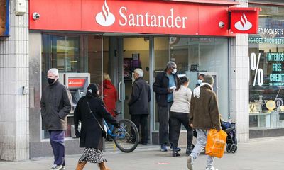 Santander to reduce opening hours across hundreds of branches