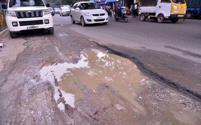 Immediately start fixing potholes as per BBMP’s work order using automatic machine, HC directs contractor