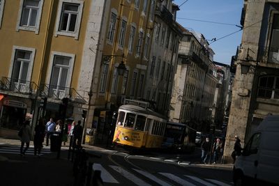 Lisbon to offer free public transport for young and elderly