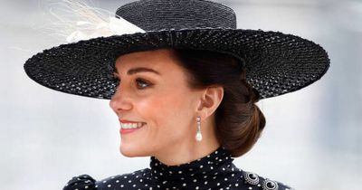 Kate Middleton breaks royal rule and 'disrobes' in public