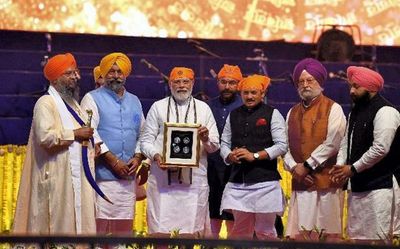 PM releases commemorative coin, stamp on Guru Tegh Bahadur’s birth anniversary