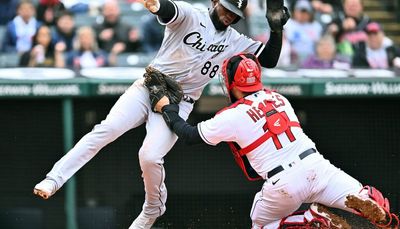 White Sox’ Luis Robert exits 6-3 loss to Guardians with groin strain