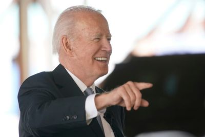 Biden sees quake-resistant runway to start Northwest swing