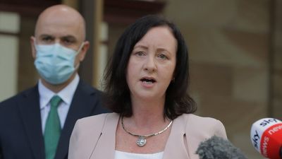 Queensland's COVID-19 close contact quarantine requirements to ease from next Thursday