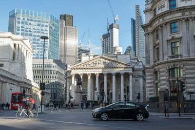 Bank junction: Immediate review of weekday traffic ban ordered by City of London