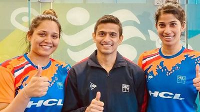 SRFI felicitates gold medallists in squash world doubles championship