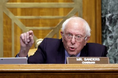 Sanders warns against Bezos "bailout"