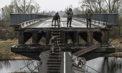 Zelenskiy says peace talks will be suspended if Mariupol defenders killed – as it happened