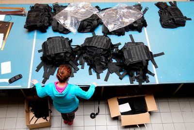 To save a life: Refugees make protective vests for Ukraine