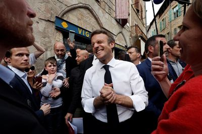 French elections: Macron cites Brexit and Trump in last-ditch bid