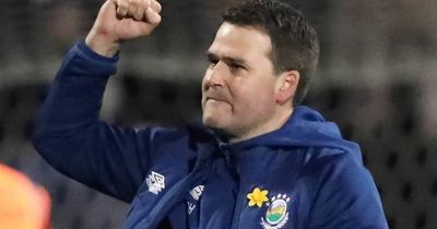 Linfield vs Larne: David Healy braced for 'edgy' title finish