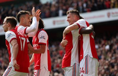 Arsenal best Manchester United to keep pace in top-four race