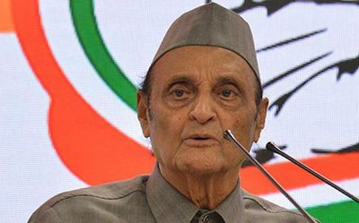 Growing polarisation between two main communities disturbing: Karan Singh