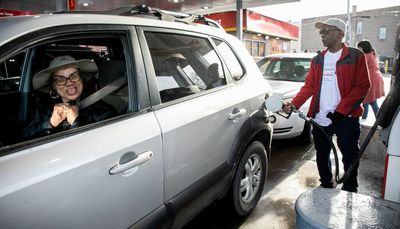 Willie Wilson brings 3rd free fuel ‘blessing’ to Chicago-area drivers: ‘Call it buying a vote, but he bought mine’