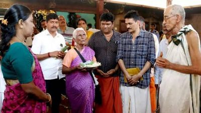 Karnataka: 80-year-old woman donates Rs 1 lakh earned through begging to temple