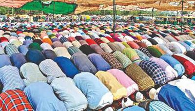 FIR against over 150 for offering namaaz on road in Agra