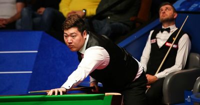 Snooker controversy as Yan Bingtao breaks "unwritten rule" during Mark Selby win