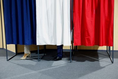 Live updates | Candidates vote in French presidential runoff