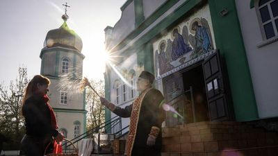 In photos: Ukrainians celebrate Orthodox Easter amid war
