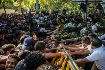 Sri Lanka students mob PM's home over economic crisis