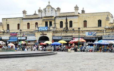 Vatal opposes demolition of Devaraja Market