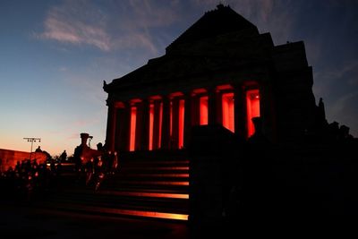 Crowds join Anzac Day services for Australia, NZ forces