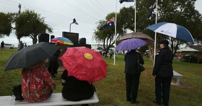 Rain doesn't dampen Anzac spirit as crowds turn out to Belmont service