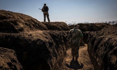 Fortress Zaporizhzhia prepares to fight as war closes in