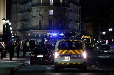 Paris police shoot two dead after car fails to stop at Pont Neuf checkpoint