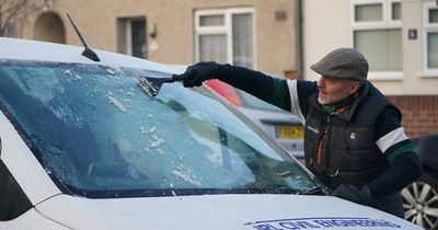 UK weather to go 'into reverse' with snow flurries and widespread frost this week