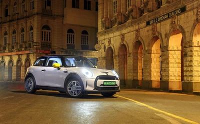 Mini Cooper SE is a balance between comfort and style