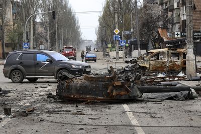 Mariupol’s defences ‘on brink of collapse’, Ukraine official says